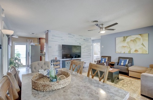 North Corals House | Cozy 3 bdr house is centrally located with heated pool