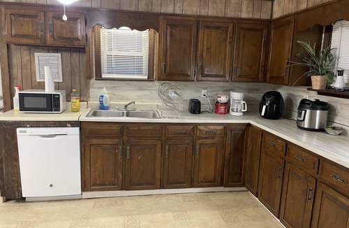 Blacksburg House | Cozy 3 Bed Room Home with an Indoor Fire Place!