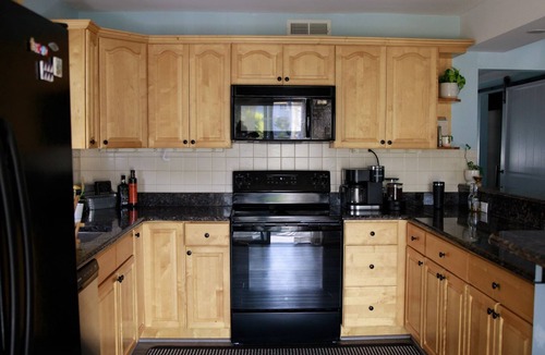 Southend House | Cozy 3 bedroom 2 bath - few blocks to the beach!