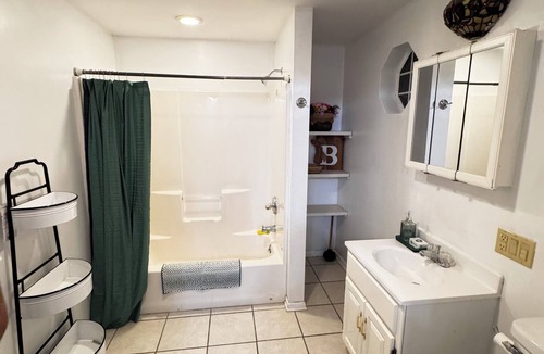 Covington House | Cozy 3-bedroom duplex house in Covington near downtown.