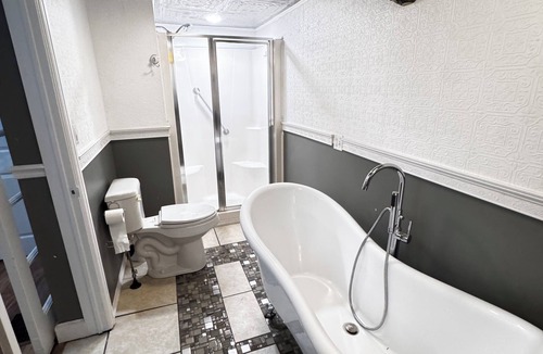 Covington House | Cozy 3-bedroom duplex house in Covington near downtown.