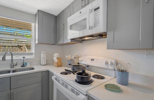 Southgate House | Cozy 3 bedroom Family Getaway in Sarasota!