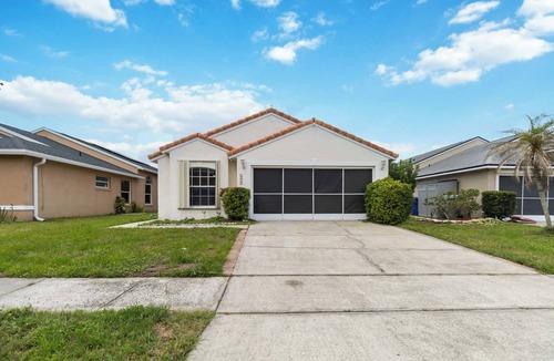 Lakeside Estates House | Cozy 3-bedroom Pool house in Central Kissimmee Close To Parks