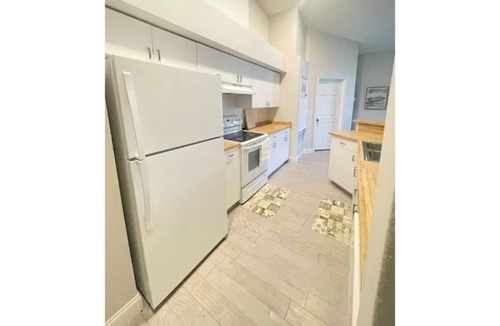 Westminster House | Cozy 3-bedroom unit with free parking