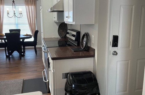 Fairforest House | Cozy 3 bedroom w/bonus, just 3 mins from Upward Star Center, restaurant, shops