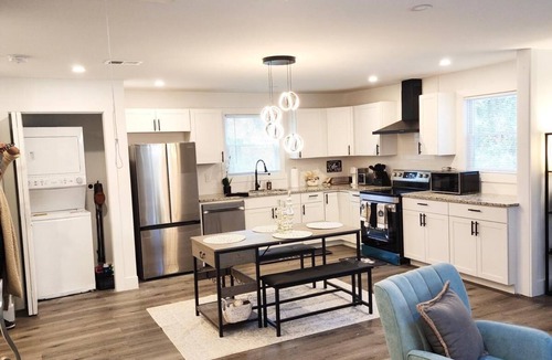 Atlanta House | Cozy 3 bedroom with Fitness room with a Touch of Luxury + CAR RENTAL AVAILABLE