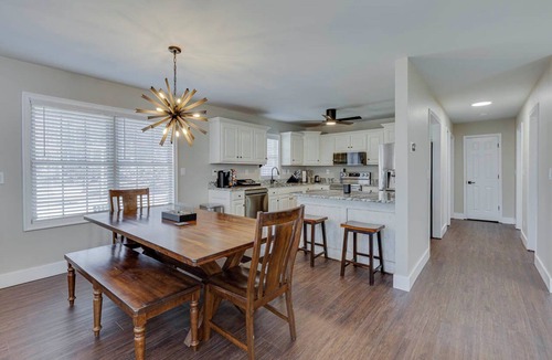 Easley Cabin | Cozy 3-BR Cabin on 2+ Acres W/Fire Pit, Pool Table & Creek - Near Greenville