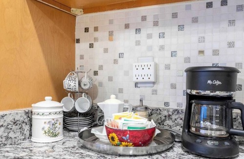 Hillandale House | Cozy 3BR Suite w/Private Entry Mins to DC & UMD