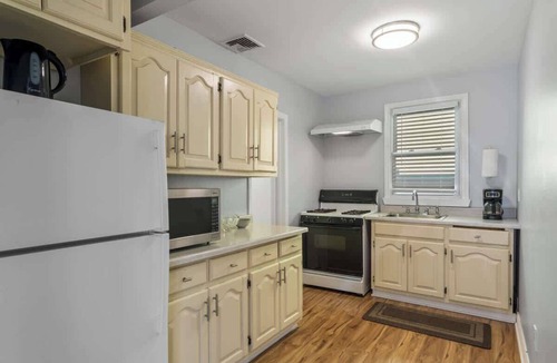 Hackensack House | Cozy 3BR w Parking, near NYC