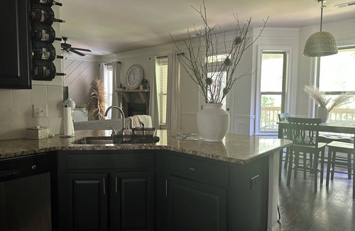 Fairburn House | Cozy 4-bedroom house in superb South Fulton with lake views
