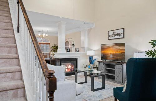 Prosperity Church Road House | Cozy 4B 2 5B University Home King Beds Jacuzzi