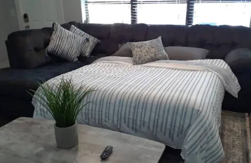 West Hollywood House | Cozy 4bed/2bath home with heated pool & Jacuzzi