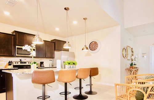 Davenport House | Cozy 7BD/5.5BH House FREE Waterpark 8mi/Disney!