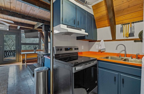 Canton Cabin | Cozy A-frame 3-bedrooms cabin in Great Smokie Mountains.