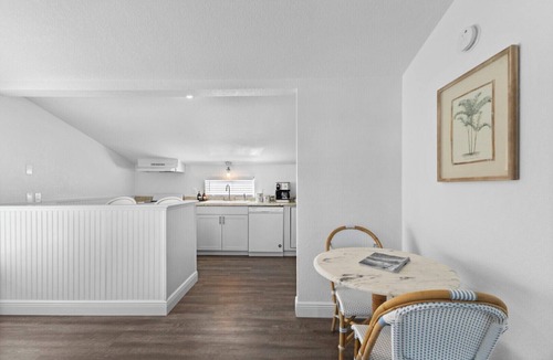 Boca Grande Apartment | Cozy Anchor Inn #1, 1-bedroom retreat in the heart of Boca Grande.- Sleeps 4 - Pool