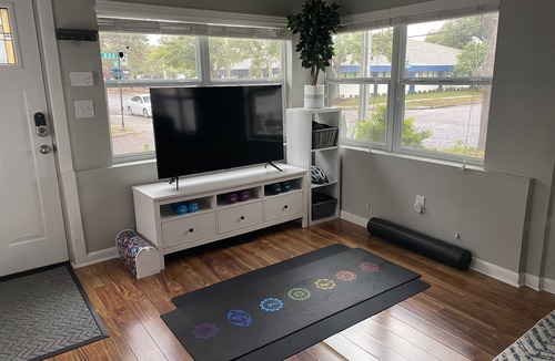 Historic Uptown House | * Cozy and Clean Luxury Bungalow close to Beach and Downtown St. Petersburg *