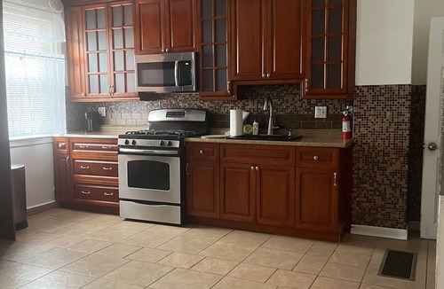 Delair House | Cozy and Comfortable in the Northeast. Nurses and Teachers are welcome.