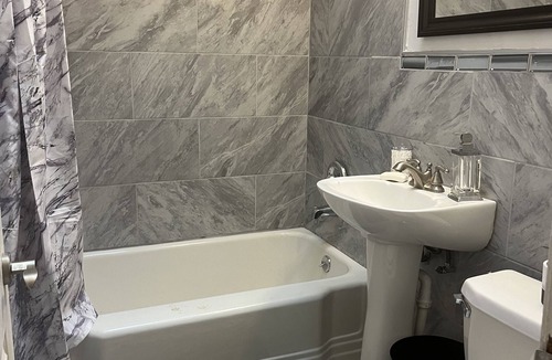 Delair House | Cozy and Comfortable in the Northeast. Nurses and Teachers are welcome.