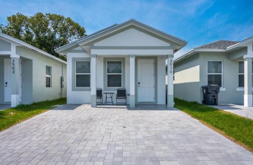 Westgate House | Cozy and Fully Equipped Studio in West Palm Beach