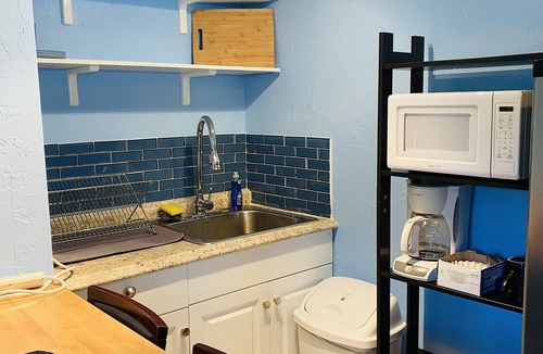 Sarasota Springs Apartment | Cozy and Private Studio Retreat near Downtown & Beaches