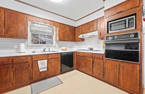 Lake Ranch Estates House | Cozy and serene fishing cabin, Family Traditions, private dock and lake views.
