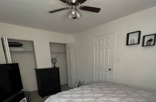 North Druid Hills Apartment | Cozy and Tranquil1 bdrm apt. with Lake View