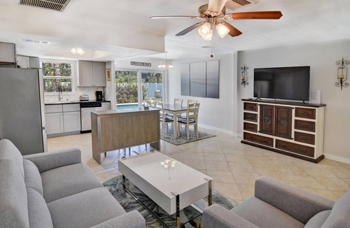 Saint James City Cottage | Cozy and warm 3-bedroom cottage with a pool in the island
