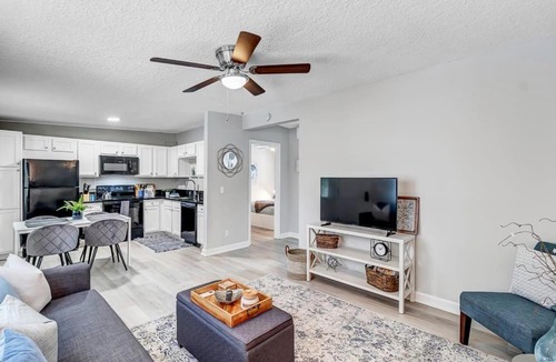 Oak Haven Apartment | Cozy Apartment on Shaded Street!