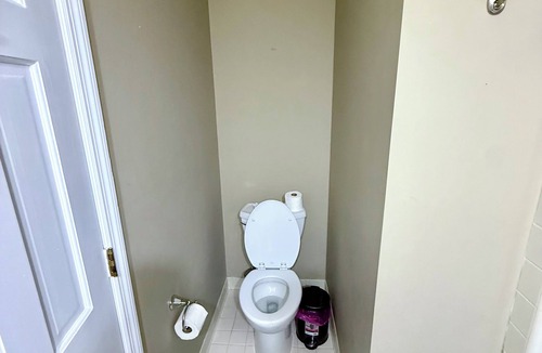 Huntcliff Apartment | Cozy basement studio with WiFi, hot tub and pool in enjoyable Columbia