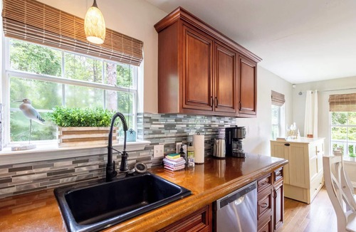 Freeport House | Cozy Bay Retreat - 2BR & Rooftop Views