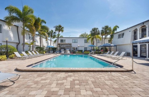SoHo Apartment | Cozy Bayshore Escape | Pool, Gym, FREE Parking