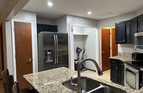Whitfield House | Cozy Beach Beach House/King size suite/Pool/Pool Table/Sarasota