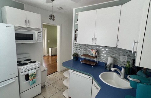 Gulfport House | Cozy Beach Cottage Yards From The Beach And Restaurants!