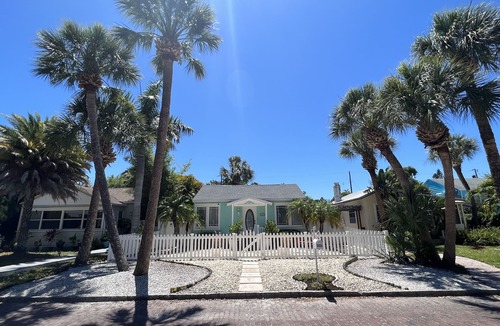 Gulfport House | Cozy Beach Cottage Yards From The Beach And Restaurants!