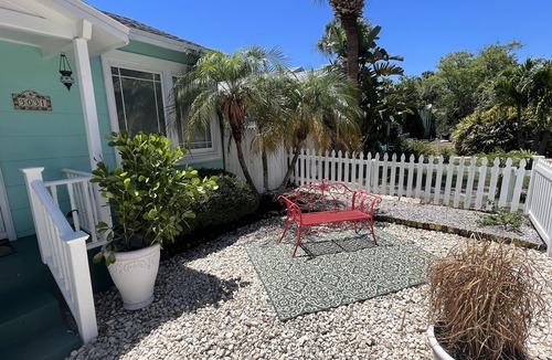 Gulfport House | Cozy Beach Cottage Yards From The Beach And Restaurants!