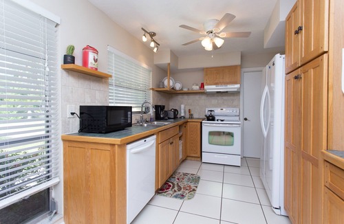 Yacht Club House | Cozy Beach House on Yacht Club- Pool Heated w/fee, walkable to the beach