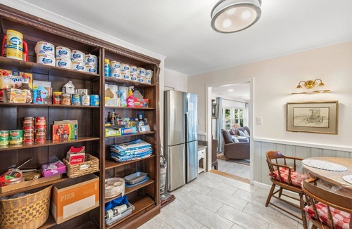 Calvert Beach-Long Beach House | Cozy Beach Retreat - 3 bedrooms with 3 queen size beds. Sleeps 6
