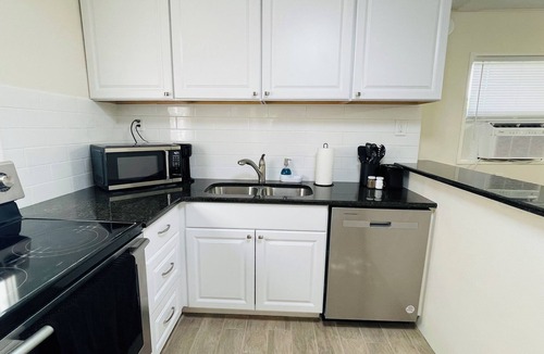 Holly Hill Apartment | Cozy Beach Town Getaway 5 Minute Drive From The Beach