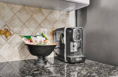 Mid Beach Apartment | Cozy Beachfront 2 Bedroom Condo Beach Service 406