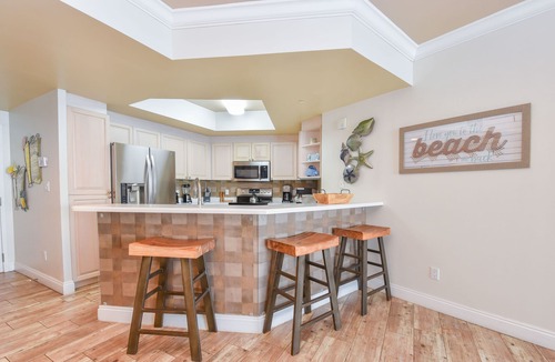 Fort Walton Beach - Destin Condo | Cozy beachfront condo w/private balcony & elevator in Destin! ☀🌺🐚