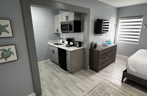 Daytona Beach Hotel | Cozy Beachside Modern Boutique Hotel Suite with Kitchen - by Oceano Suites