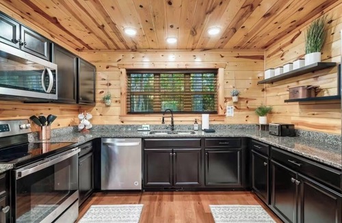 Sevierville Cabin | Cozy Bear Lodge! Game Room, Hot Tub, Fishing!