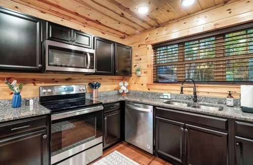 Sevierville Cabin | Cozy Bear Lodge! Game Room, Hot Tub, Fishing!