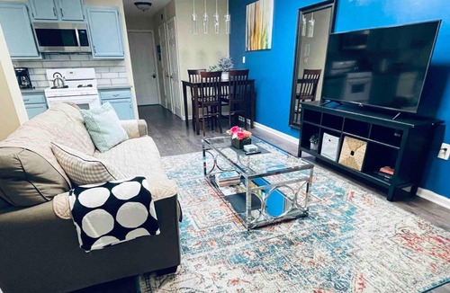 Hawthorne Apartment | Cozy Beautiful 2BD Apt in Center City