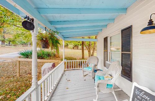Landrum House | Cozy Blue Ridge Cottage, Close to Hiking!