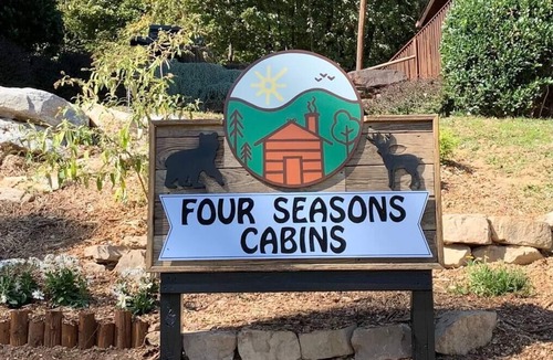 Lake Lure Cabin | Cozy Blue Skies Cabin - walk to Chimney Rock & Lake Lure