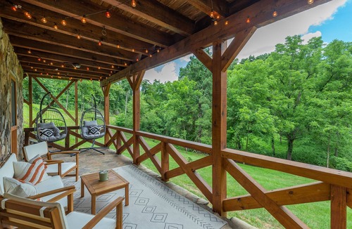 Canton Cabin | Cozy Boho Log Cabin 20 mins to AVL with Hot tub-Game room-Creek-Firepit-Hammock