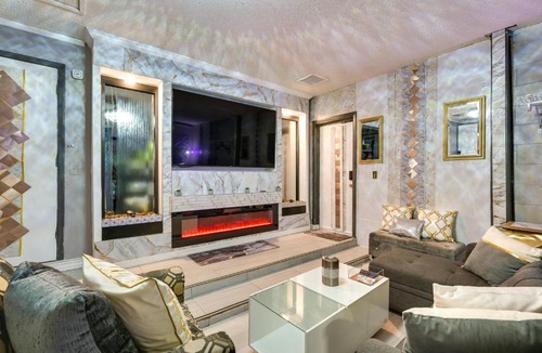 Seffner Community Alliance Apartment | Cozy Brandon Vacation Rental with Shared Pool!