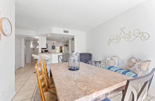 Trailer Estates Apartment | Cozy & Bright. Minutes to Anna Maria Island, IMG & More