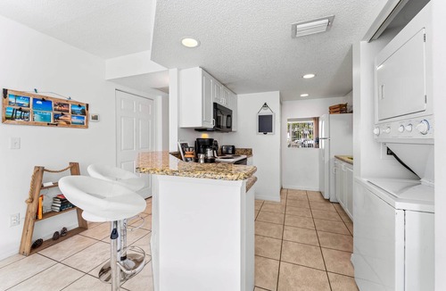 Trailer Estates Apartment | Cozy & Bright. Minutes to Anna Maria Island, IMG & More